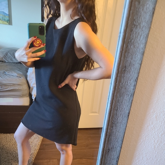 LBD Black shift modern minimal dress - Picture 5 of 10